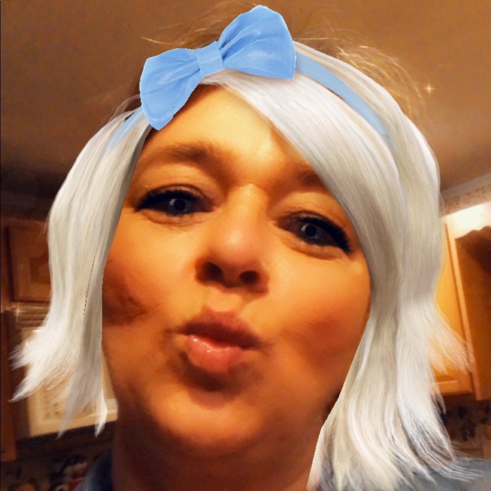 Meet your Posher, Bobby-jo